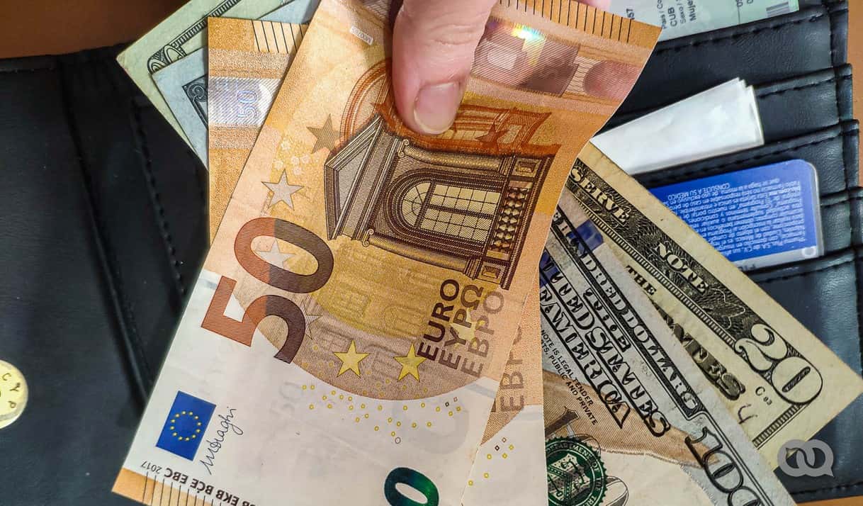 <strong>El dólar retrocede 10 pesos en el mercado informal cubano</strong>
